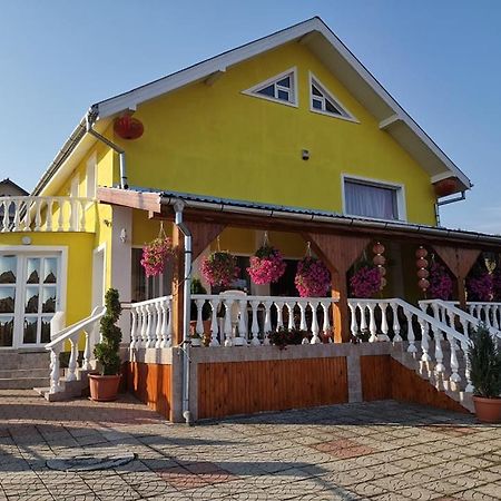 Hotel Stars Livezeni Ivanesti Exterior foto