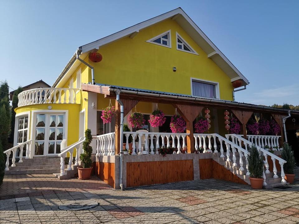 Hotel Stars Livezeni Ivanesti Exterior foto