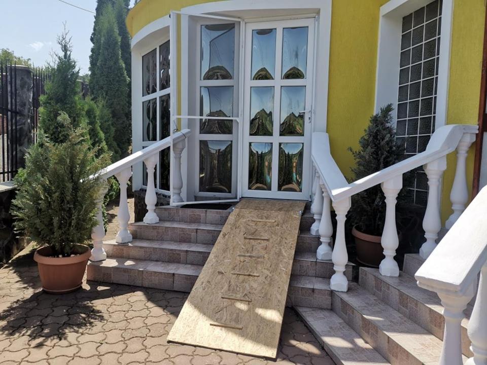 Hotel Stars Livezeni Ivanesti Exterior foto