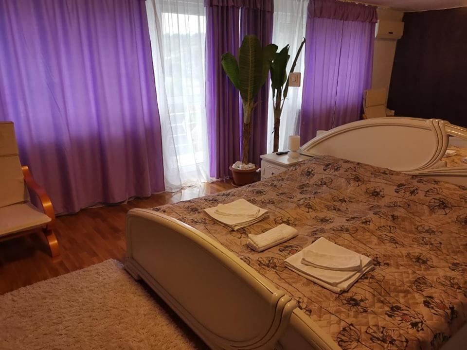 Hotel Stars Livezeni Ivanesti Exterior foto